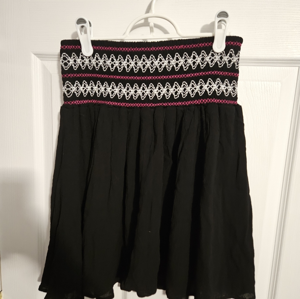Sz 00 Torrid Embroidered Mini Skirt